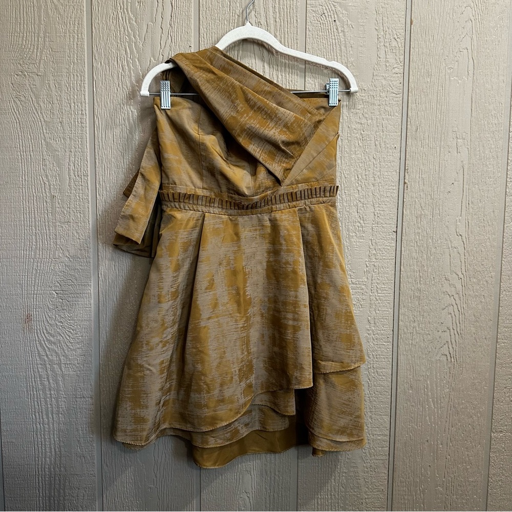 Vera Wang Lavender Label Gold Dress